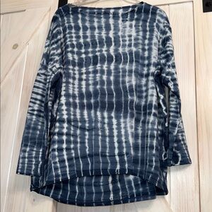 Lululemon Athletica indigo dye yoga cover shirt Size large excellent condition.